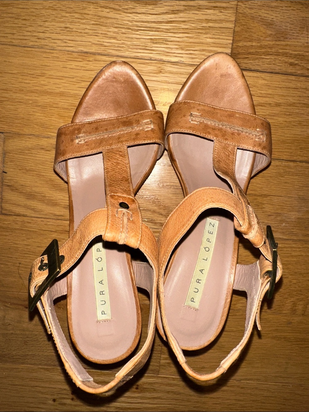 Pura López Cognac Leather T-Strap Sandals